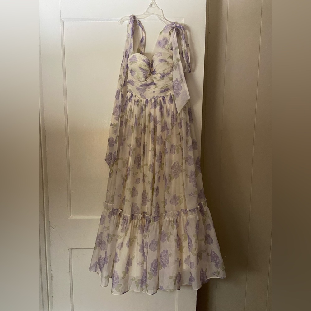 Cute NWT maxi floral dresss